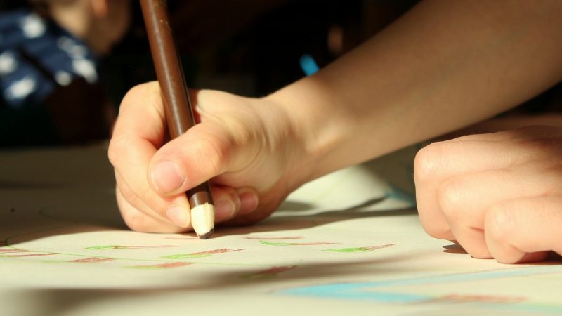 Jak tworzyć niezwykłe dzieła sztuki dla dzieci - z czego skorzystać?