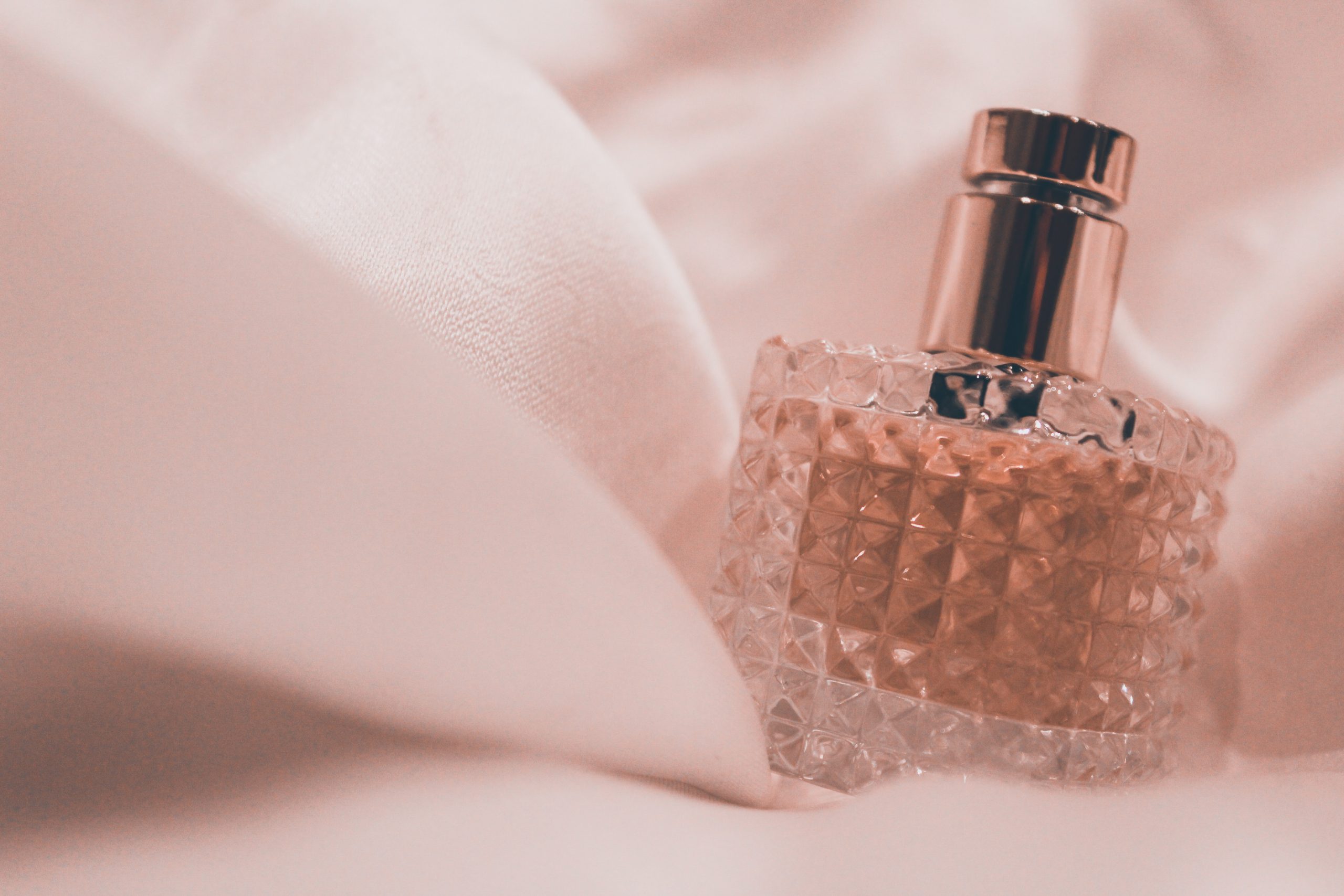 Tom Ford damskie perfumy – elegancja i luksus w jednym flakonie.